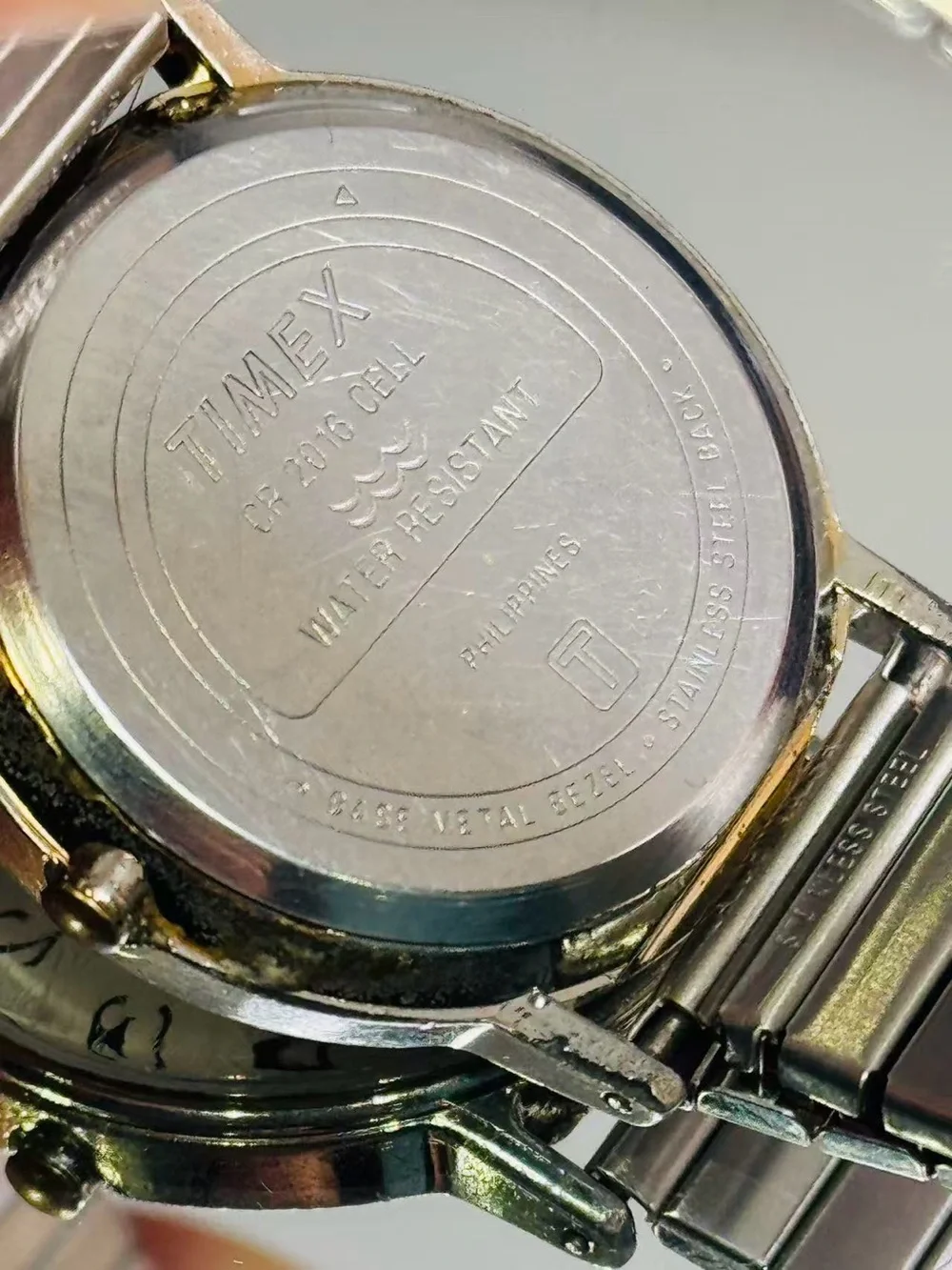 Vintage Timex Men’s Gold Tone Watch 32mm Stretch Bracelet New Battery Runs